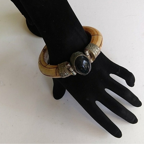 VINTAGE Genuine Blue GemStone Carved Bone Bangle - Picture 2 of 16